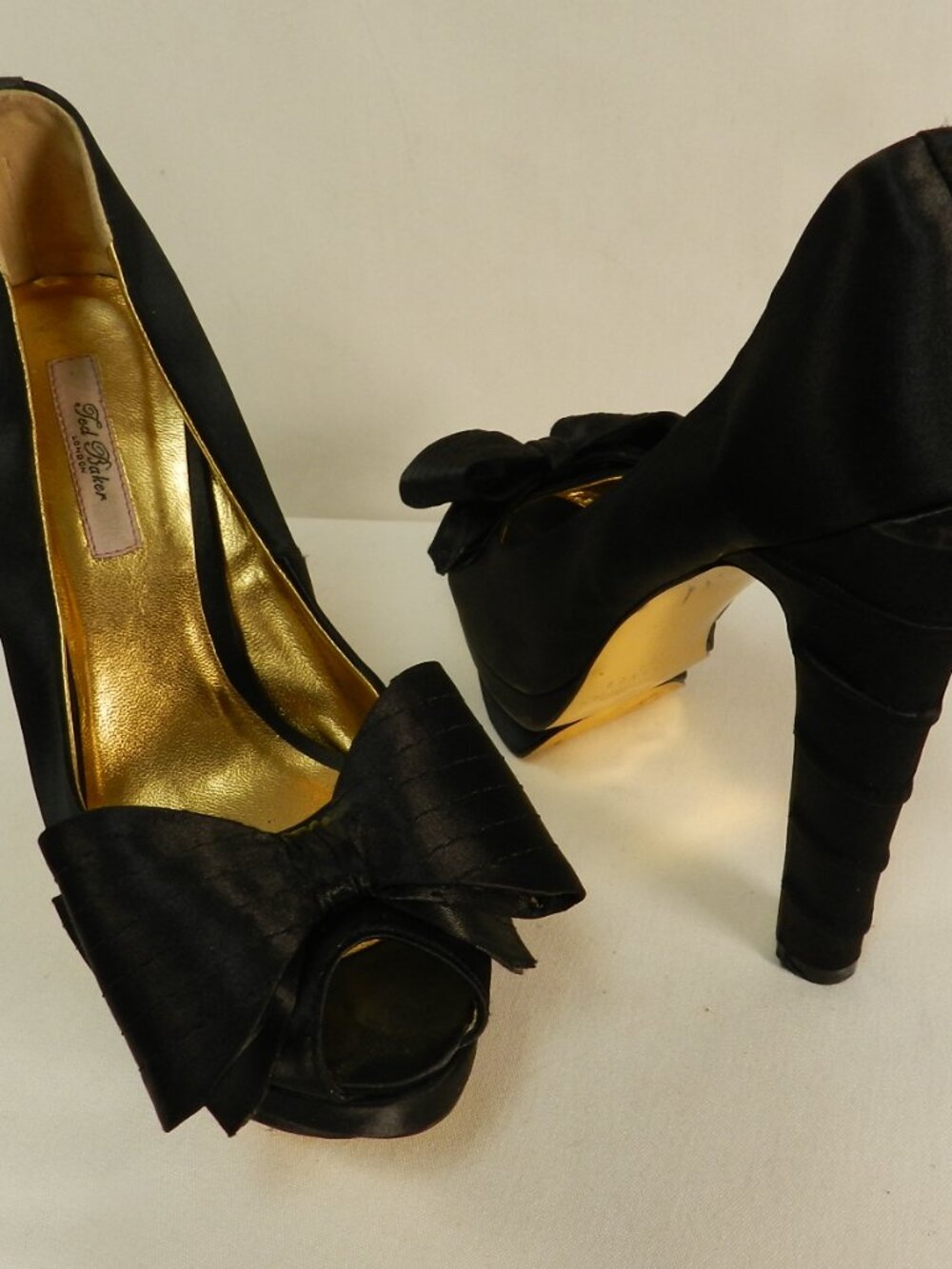Ted Baker Head Over Heels Satin on Leather platforms pumps Italy black Size 6.5